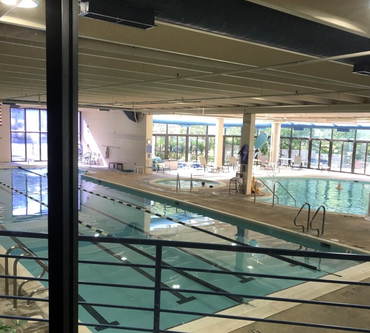indoor-pool-of-leisure-world-of-maryland-photo